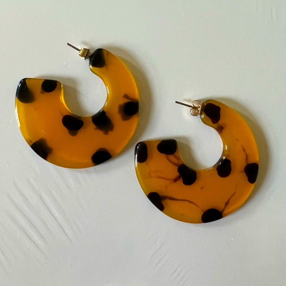 Vintage Cheetah Lucite Earrings